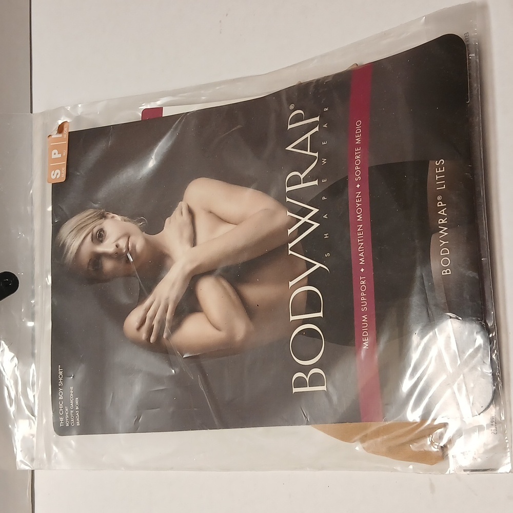 Shapewear The Chic Boy short new size small Tan nwt
